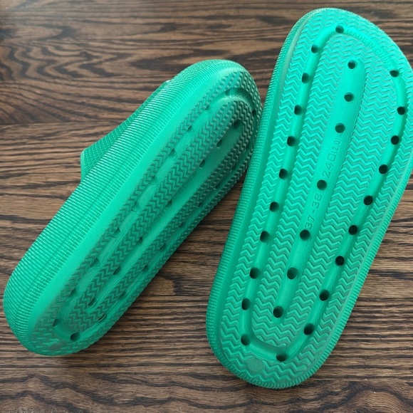 Joomra Pillow Slides/Slippers Non Slip Quick Drying |Ultra Cushion | Thick Sole - Picture 4 of 4